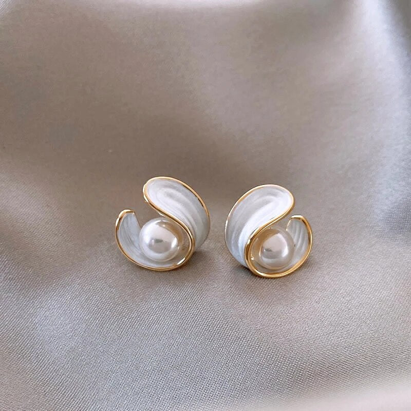 Gold Earrings featuring Luxurious White Opals and Pearls