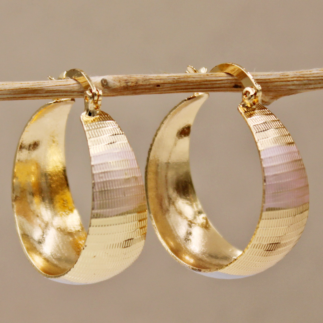 Elegant Gold Earrings with a Touch of Luxury