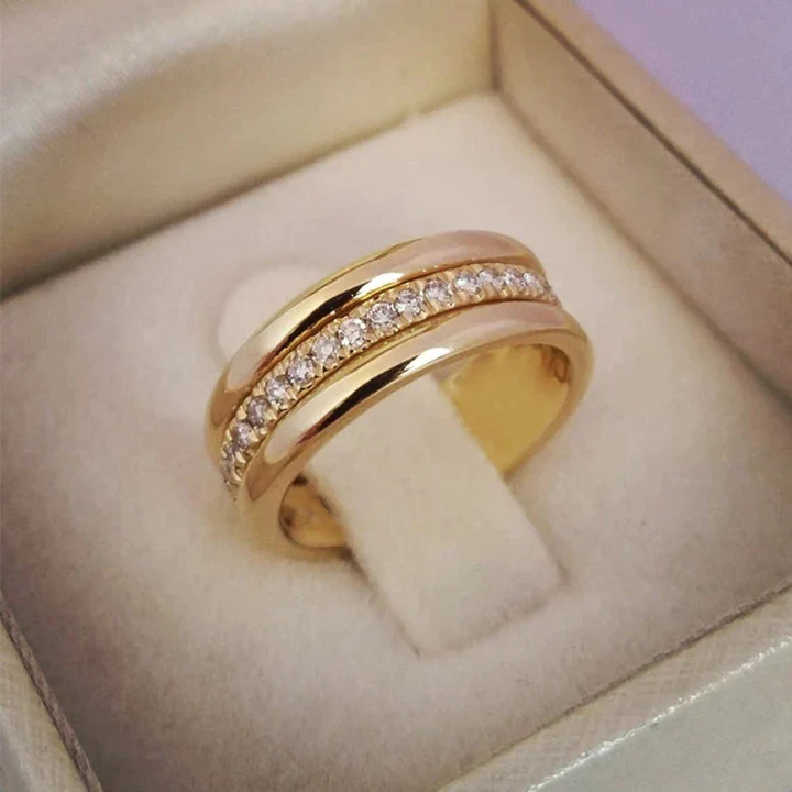 Sarah - Classic Zirconia-Set Ring