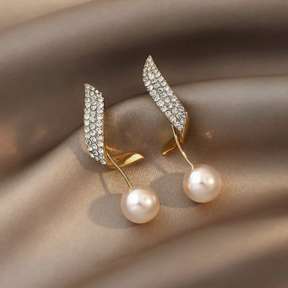 Graceful Gold Earrings with Pearl Drops