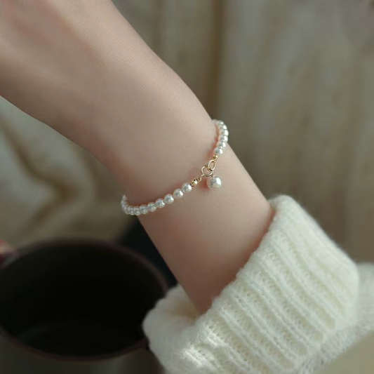 Elegant Silver Daisy Bracelet