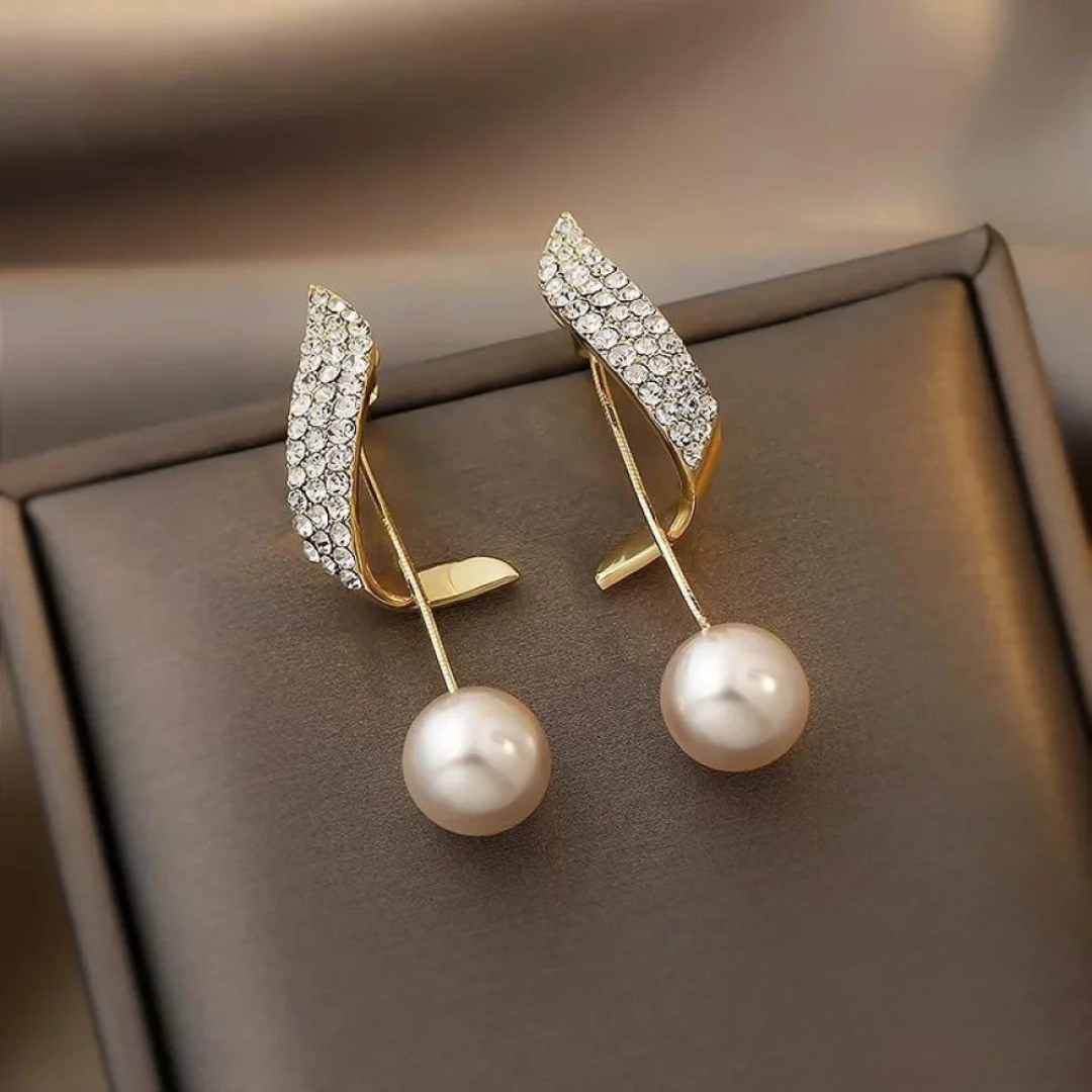 Graceful Gold Earrings with Pearl Drops