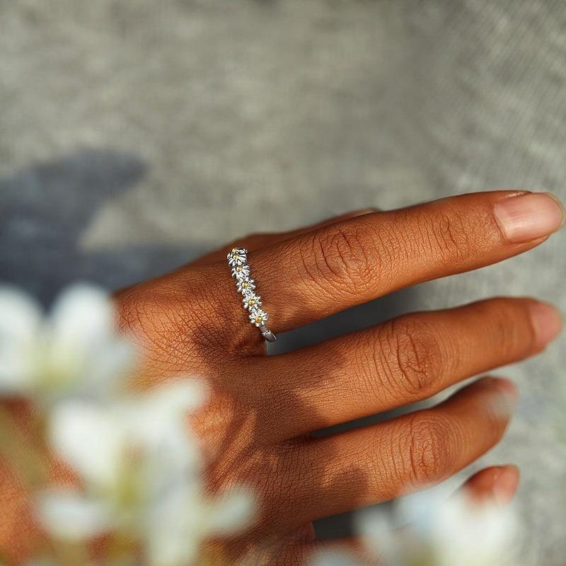 Flexible Silver Daisy Band