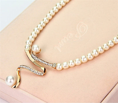 Pearl Jewelry Set: Necklace and Earrings