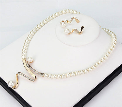 Pearl Jewelry Set: Necklace and Earrings
