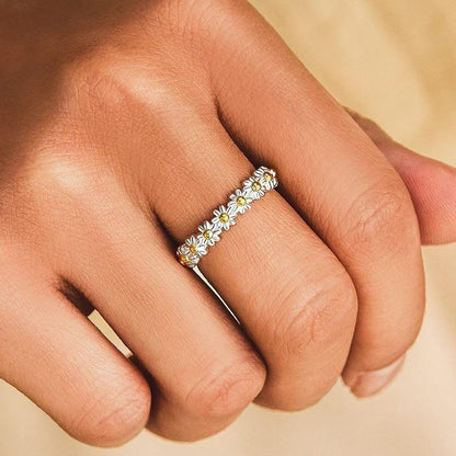 Flexible Silver Daisy Band