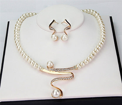 Pearl Jewelry Set: Necklace and Earrings