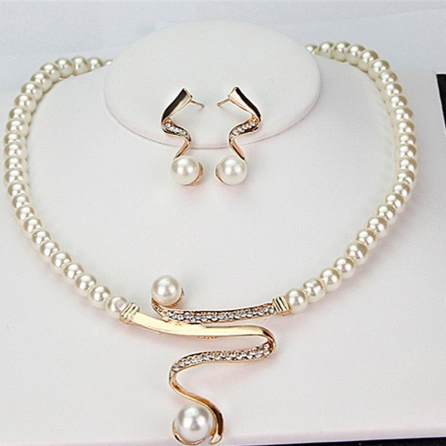 Pearl Jewelry Set: Necklace and Earrings