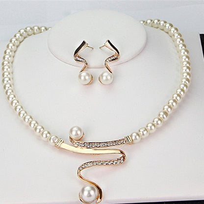 Pearl Jewelry Set: Necklace and Earrings