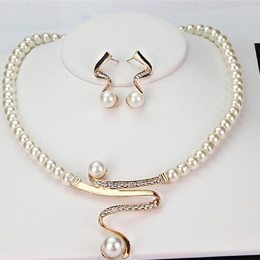 Pearl Jewelry Set: Necklace and Earrings