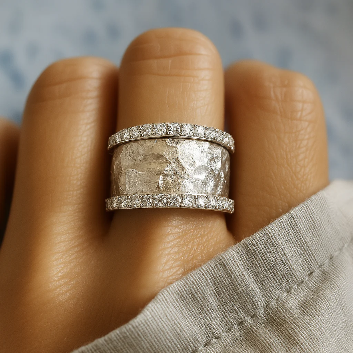 RETRO SILVERED ZIRCONIA BAND