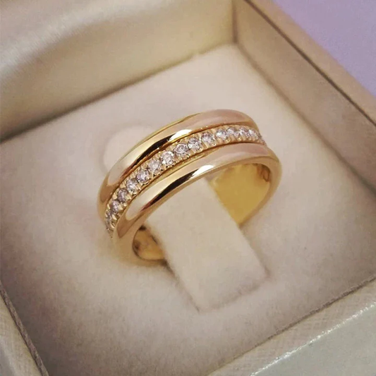 Sarah - Classic Zirconia-Set Ring